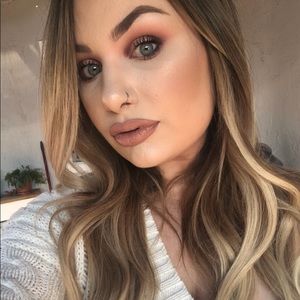 Meet Your Seller! 💋